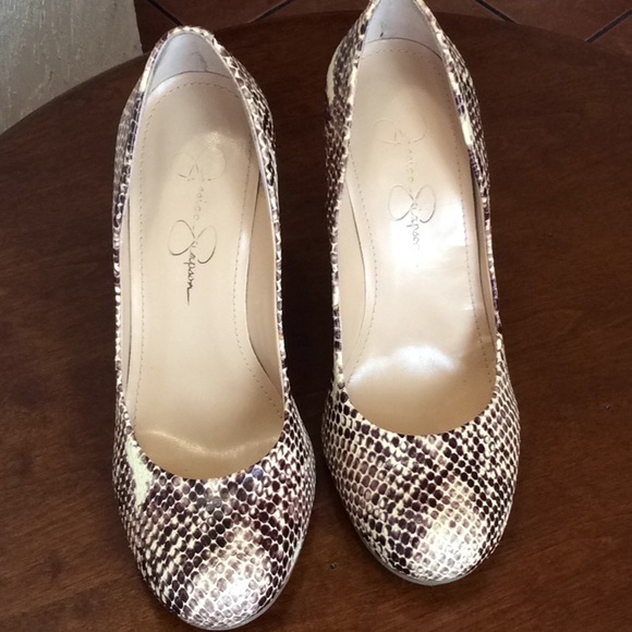 Jessica  Simpson brown and  cream. Heels - Picture 2 of 6